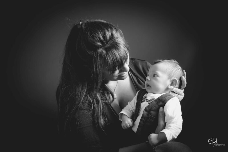 photo maman et bébé noir et blanc photographe gap