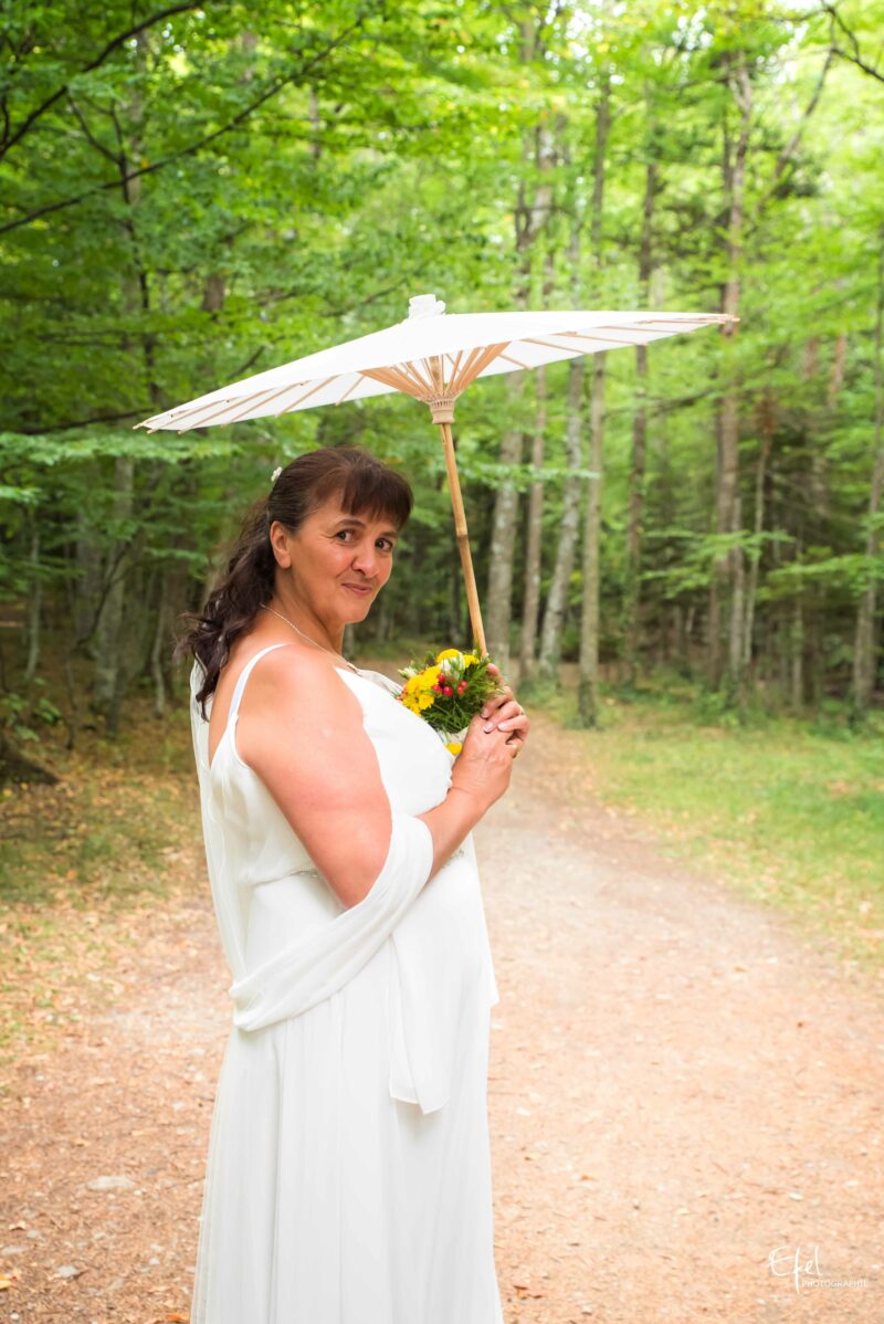 portrait mariée et ombrelle photographe espinasse
