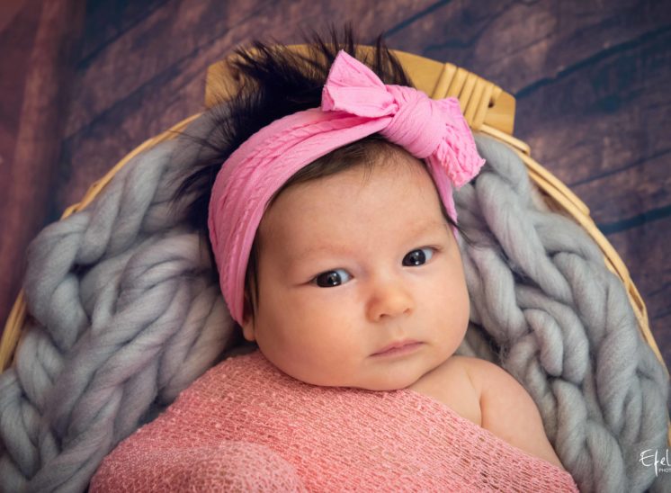 photographe naissance briançon bébé fille avec tutu
