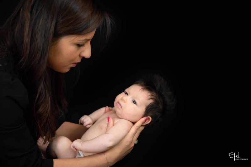 photographe bébé embrun bébé et sa maman