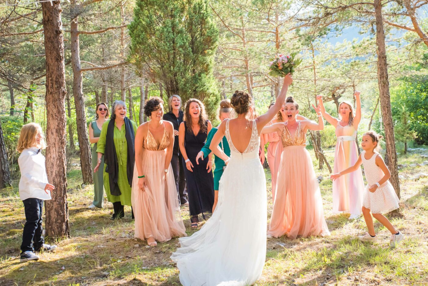photographe mariage lancé de bouquet efel photographie